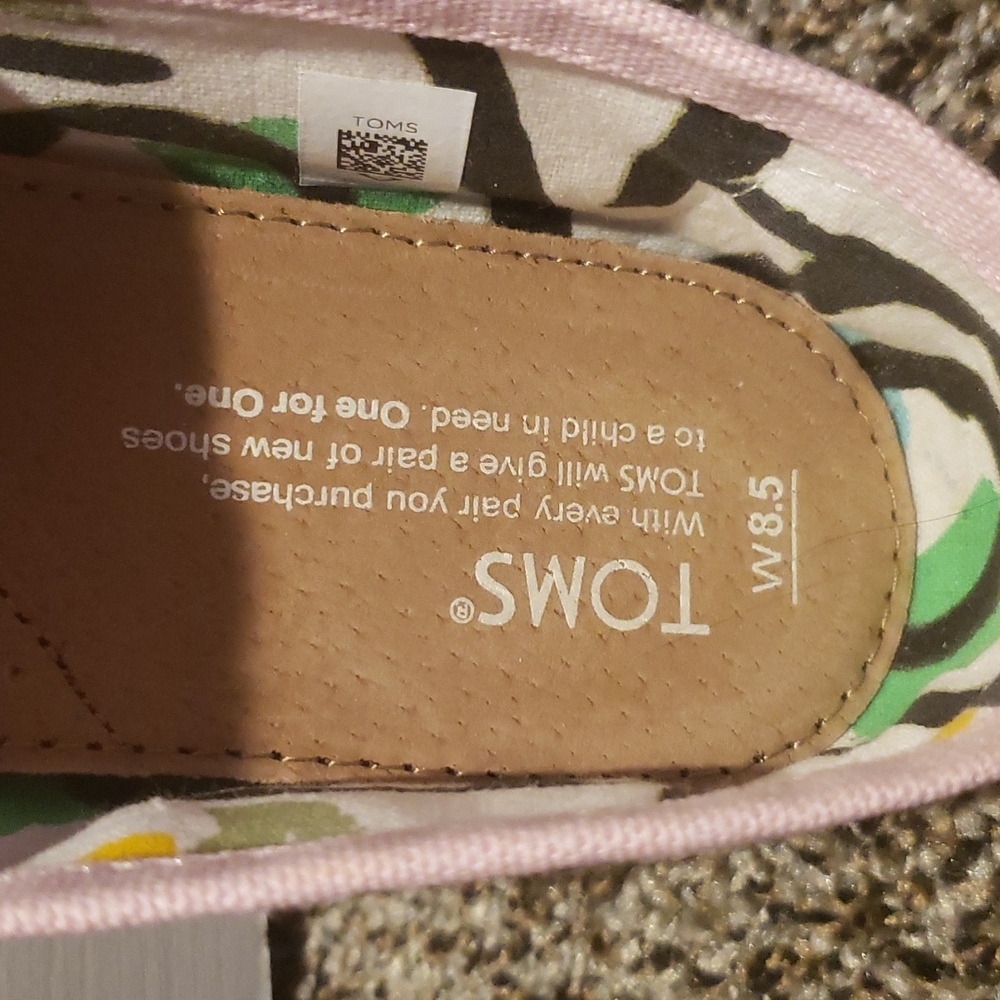 Toms Classic Alpargata Shoe - Picture 2 of 5
